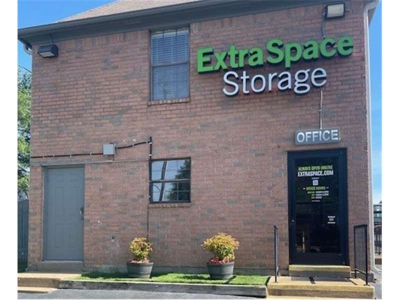 Extra Space Storage facility on 8000 Autumn Creek Dr - Cordova, TN