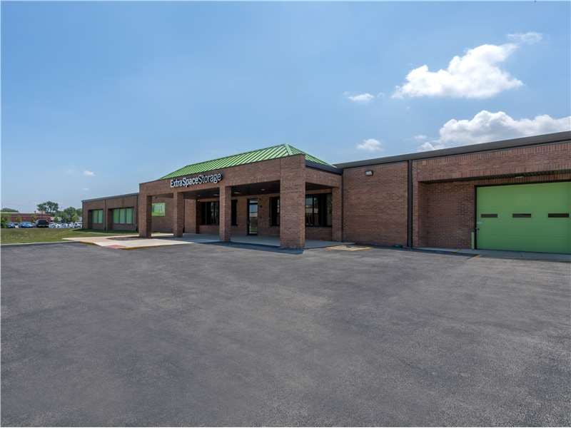 Extra Space Storage facility on 160 W Industrial Dr - Elmhurst, IL