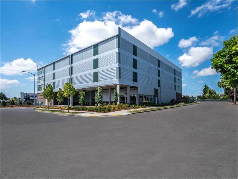 Extra Space Storage facility on 989 NE 61st Ave - Portland, OR