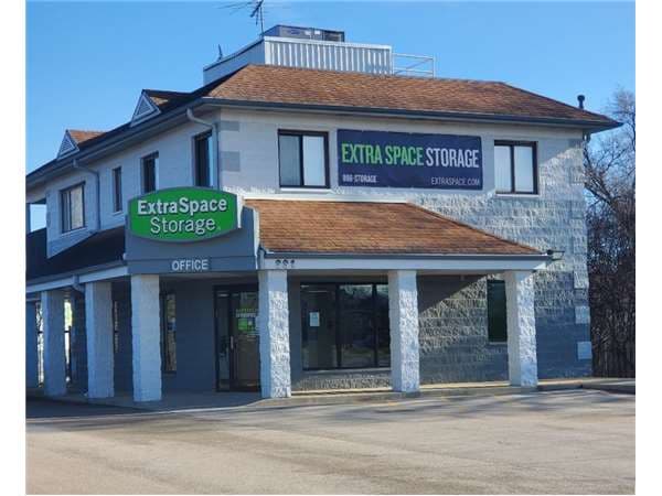 Storage Units in Highland Park, IL at 1610 Old Deerfield Rd | Extra ...