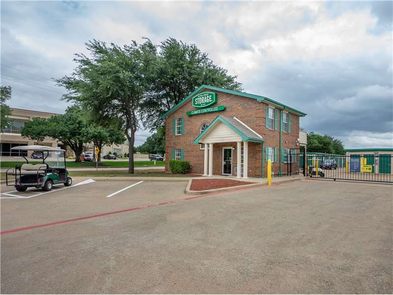 Storage Units in Carrollton, TX at 3308 Waypoint Dr Extra Space Storage