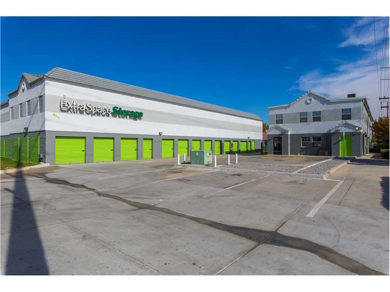 Storage Units in Colton, CA at 850 S Mt Vernon Ave Extra Space Storage