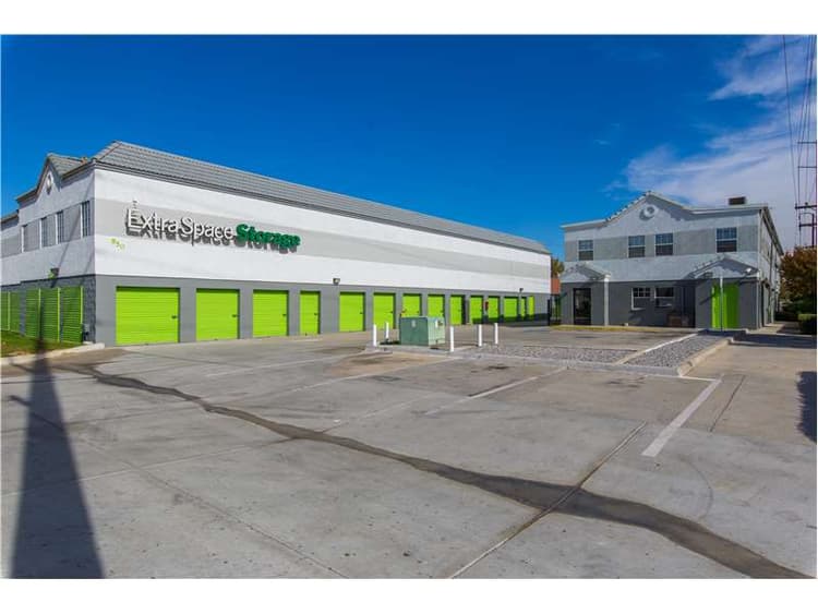 Storage Units in Colton, CA at 850 S Mt Vernon Ave Extra Space Storage