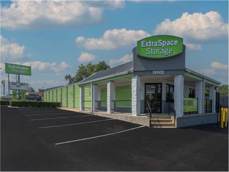 Storage Units in Nashville, TN at 900 Murfreesboro Pike Extra Space