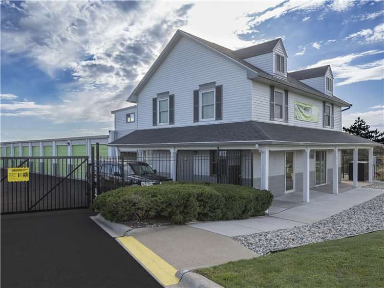 Storage Units in Farmington, MI at 38875 Grand River Ave Extra Space