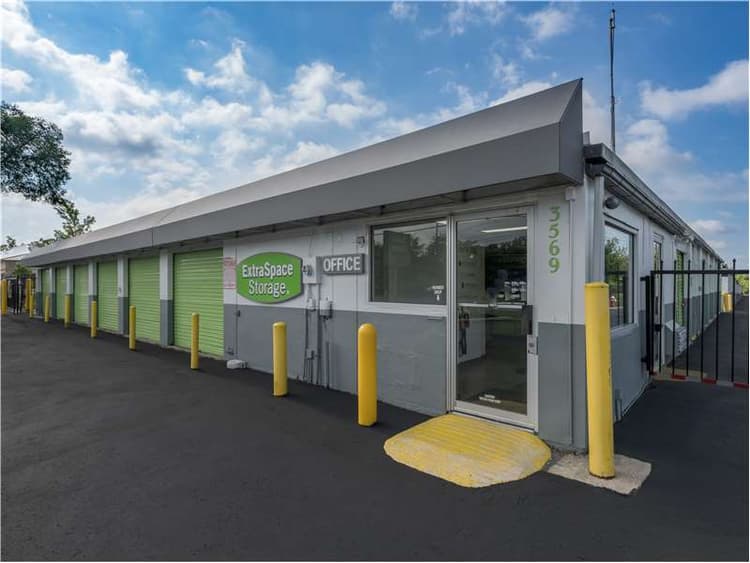 Storage Units in Columbus, OH at 3569 E Main St Extra Space Storage