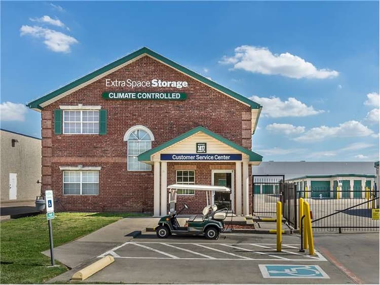 Storage Units in Carrollton, TX at 1417 W Frankford Rd Extra Space