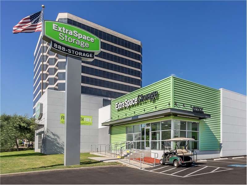 Storage Units in Dallas, TX at 4114 N Central Expy Extra Space Storage