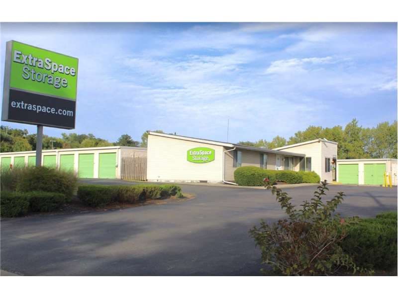 Storage Units in Columbus, OH at 900 Urlin Ave Extra Space Storage