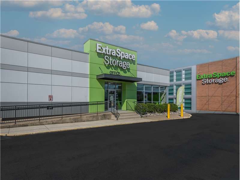 Storage Units in Bethesda, MD at 5140 River Rd Extra Space Storage