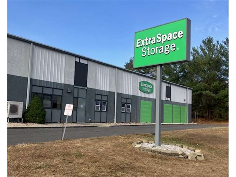 Storage Units in Brookfield, CT at 578 Federal Rd Extra Space Storage