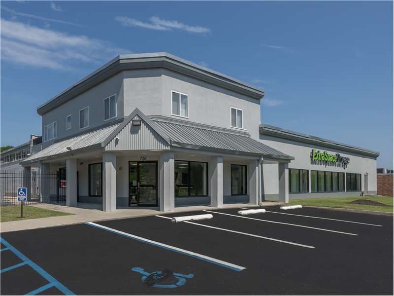 Storage Units in Hauppauge, NY at 730 Old Willets Path Extra Space