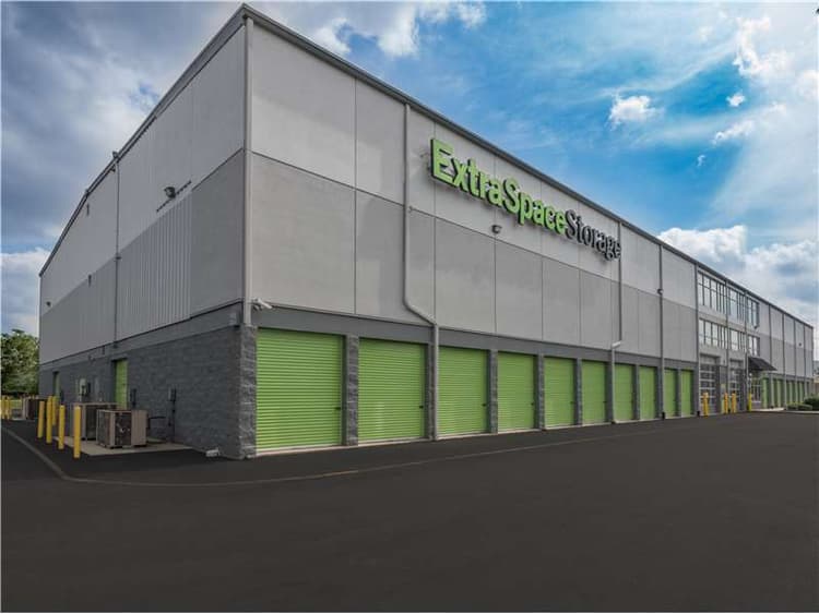 Storage Units in Linden, NJ at 1711 W Edgar Rd Extra Space Storage