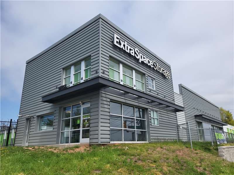 Storage Units in Edison, NJ at 1660 Oak Tree Rd Extra Space Storage
