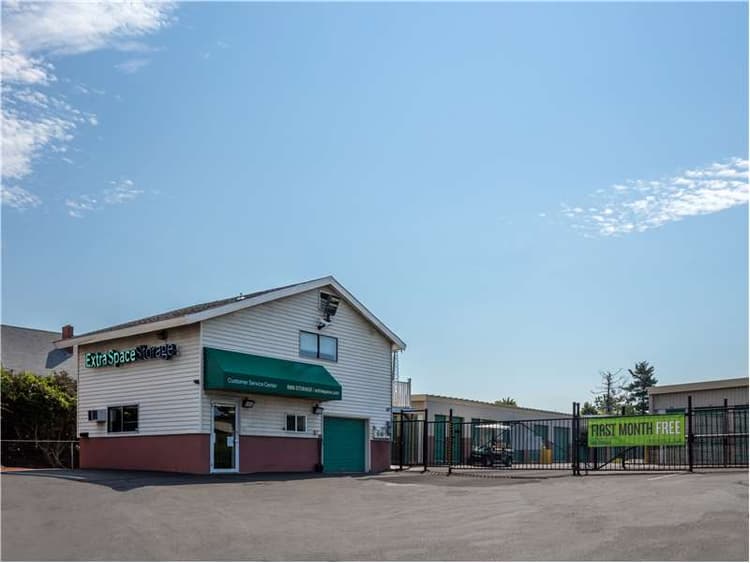 Storage Units in Manchester, NH at 901 Candia Rd Extra Space Storage