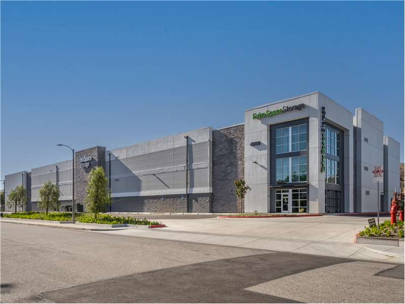 Extra Space Storage facility on 4690 Industrial St - Simi Valley, CA