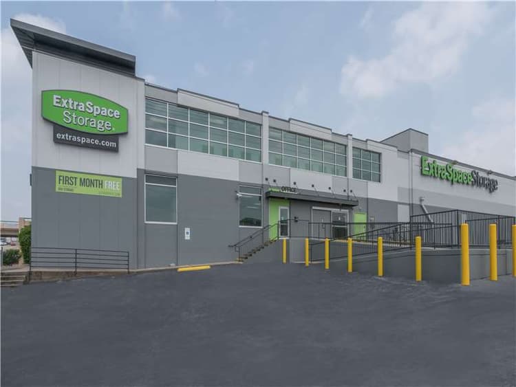 Storage Units in Dallas, TX at 5701 E Northwest Hwy Extra Space Storage