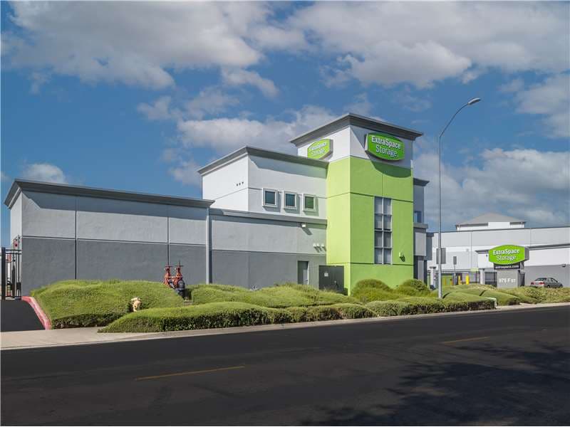 Storage Units in West Sacramento, CA at 975 F St Extra Space Storage