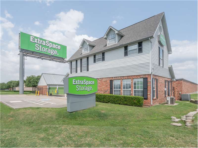 Storage Units in Grand Prairie at 2750 N Hwy 360 Extra Space Storage
