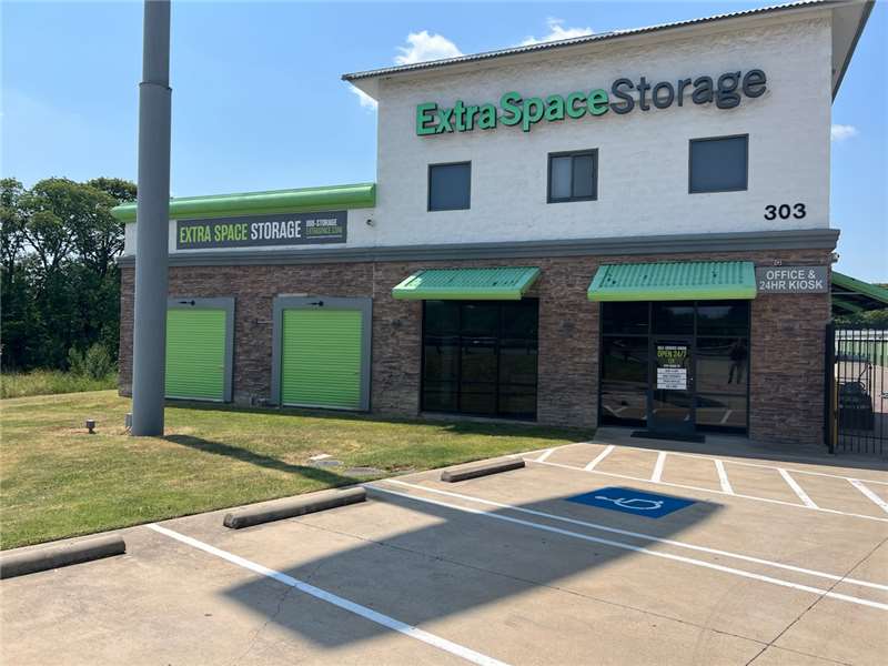 Storage Units in Duncanville, TX at 303 E Hwy 67 Extra Space Storage