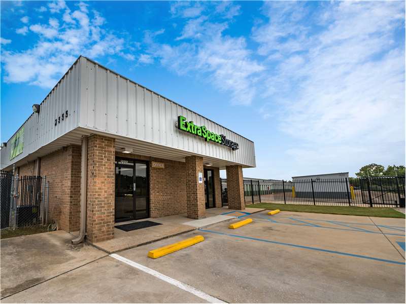 Storage Units in Memphis, TN at 2555 N Hollywood St Extra Space Storage