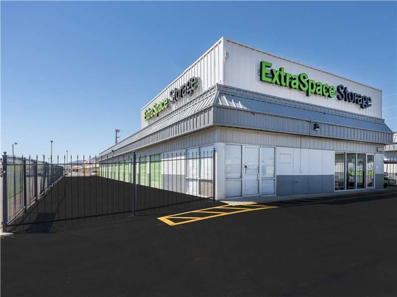 Storage Units in El Paso, TX at 9191 Dyer St Extra Space Storage