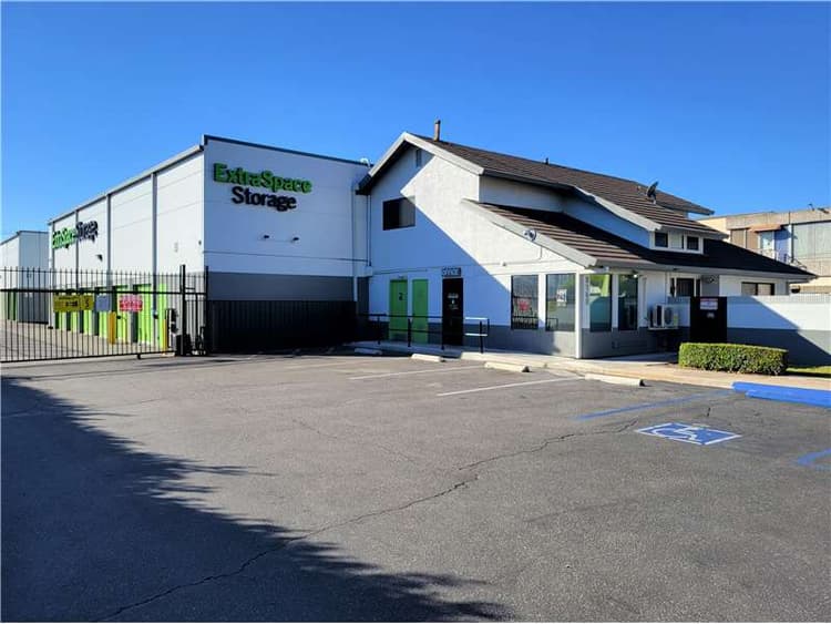 Storage Units in Paramount, CA at 8160 E Rosecrans Ave Extra Space