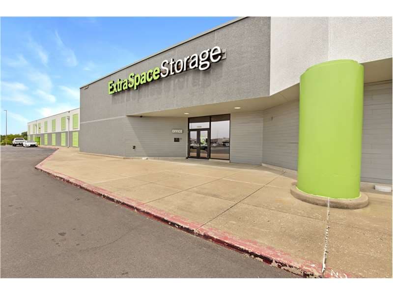 Storage Units in Tulsa, OK at 14009 E 21st St Extra Space Storage