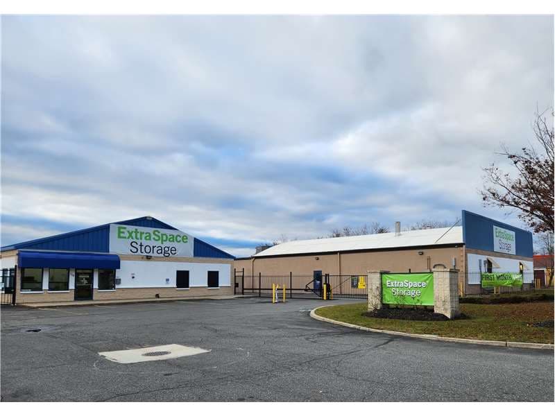 Storage Units in Bay Shore, NY at 110 Saxon Ave Extra Space Storage