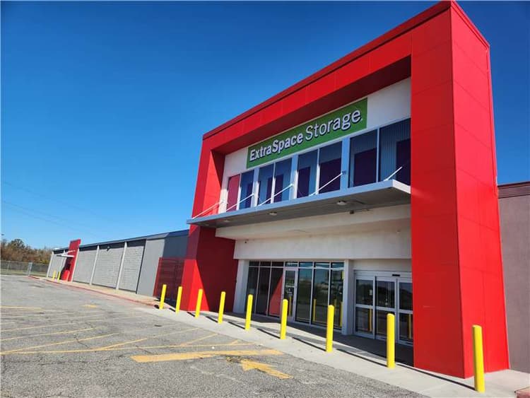 Storage Units in Terrytown, LA at 2701 Belle Chasse Hwy Extra Space