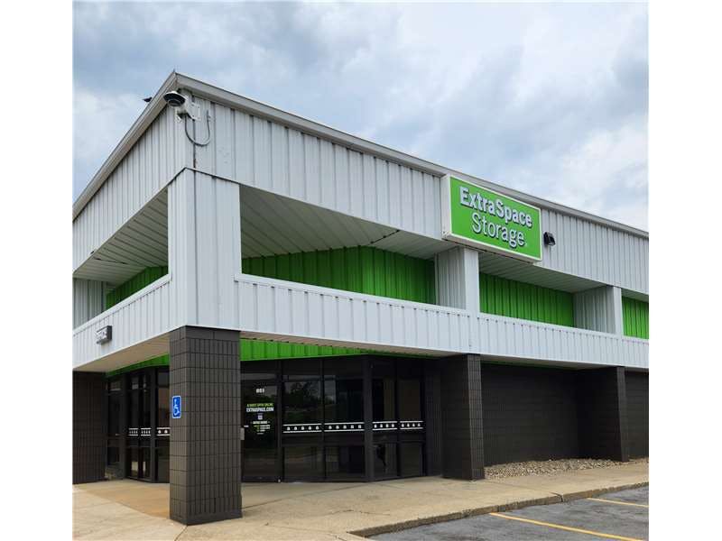 Extra Space Storage facility on 851 Marietta St - South Bend, IN