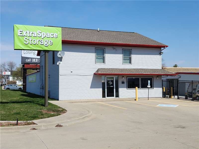 Storage Units in Champaign, IL at 2208 N Market St Extra Space Storage