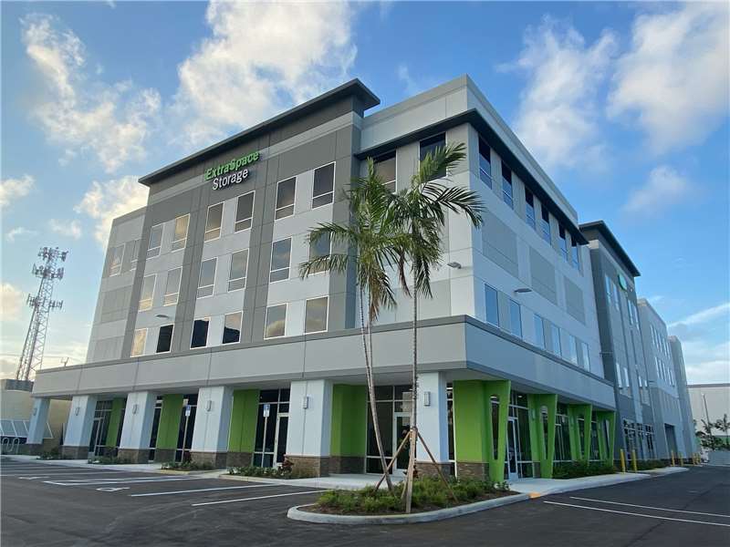 Storage Units in Fort Lauderdale, FL at 2401 W Broward Blvd Extra