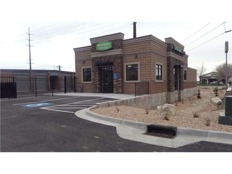 Storage Units in Centerville, UT at 1205 W 200 N Extra Space Storage