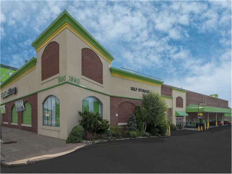 Storage Units in New Hyde Park, NY at 1990 Jericho Tpke Extra Space