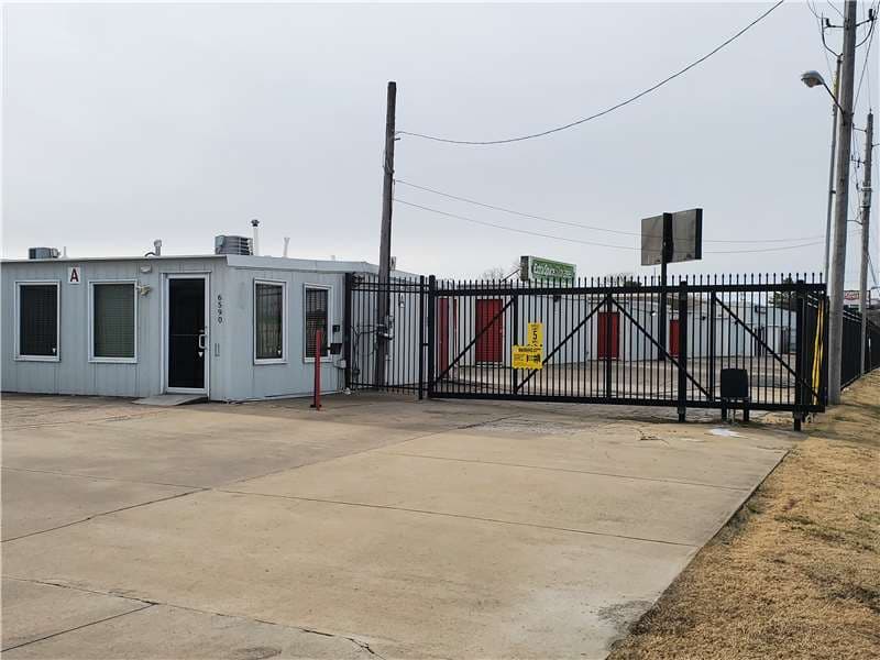 Storage Units in Tulsa, OK at 6590 E Skelly Dr Extra Space Storage