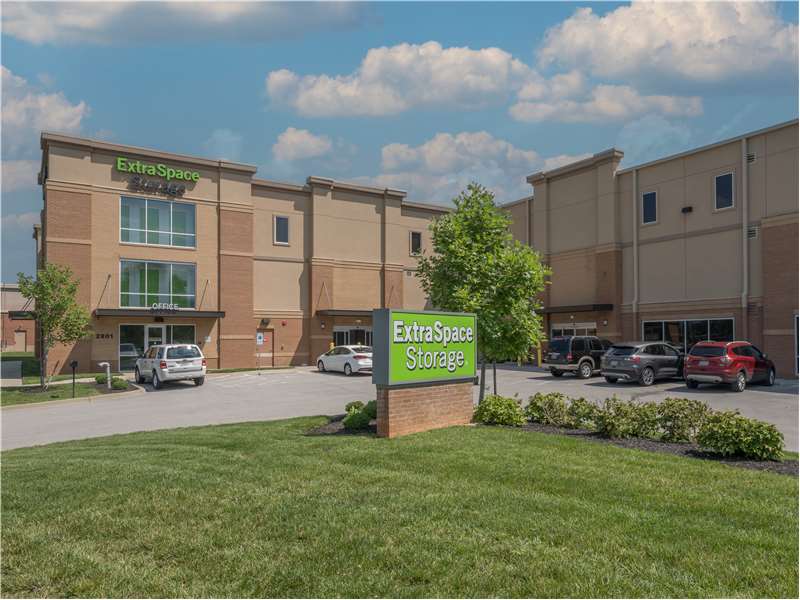 Storage Units in Louisville, KY at 2801 N Hurstbourne Pkwy Extra