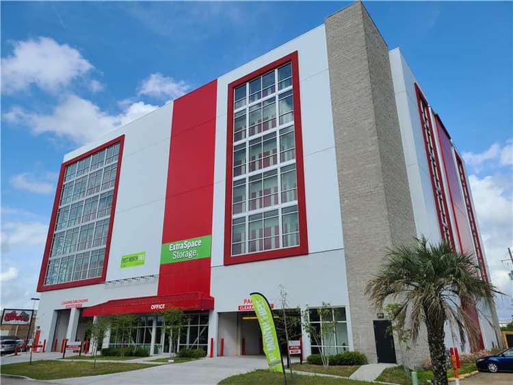 Storage Units in Metairie, LA at 2705 Severn Ave Extra Space Storage