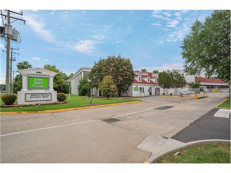 Storage Units in Midlothian, VA at 1621 Huguenot Rd Extra Space Storage