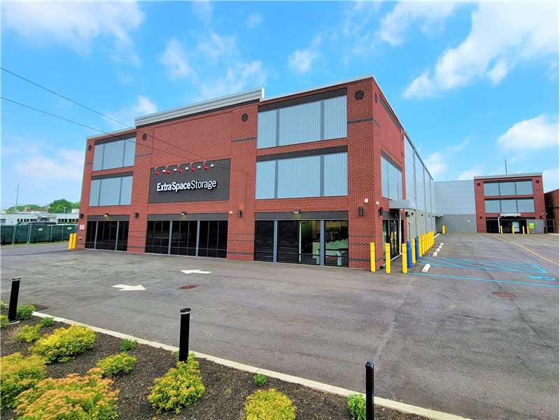 Storage Units in New Hyde Park, NY at 1401 4th Ave Extra Space Storage
