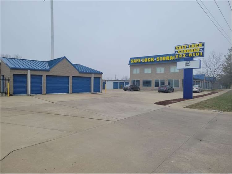 Storage Units in Belleville, IL at 2215 Lebanon Ave Extra Space Storage