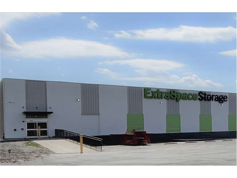 Storage Units in Mishawaka, IN at 605 S Laurel St Extra Space Storage