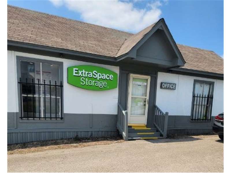 Storage Units in Hudson Oaks, TX at 3250 E Interstate 20 Extra Space