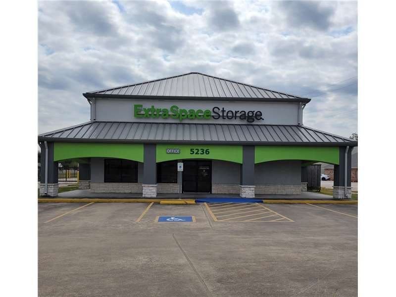 Storage Units in Baytown, TX at 5236 East Fwy Extra Space Storage