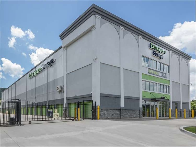 Storage Units in Marietta, GA at 1419 Cobb Pkwy N Extra Space Storage