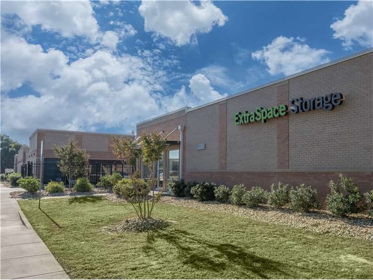 Storage Units in Fayetteville, NC at 2715 Enterprise Ave Extra Space