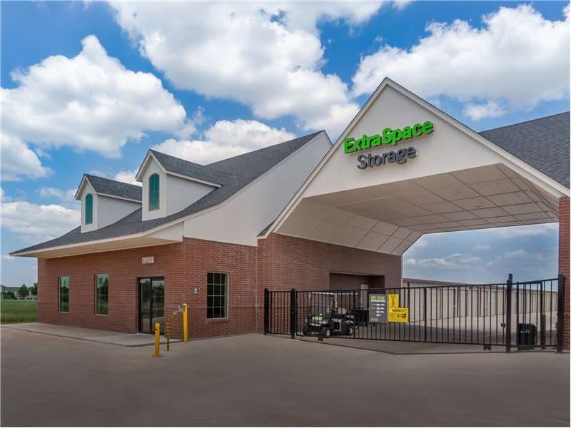 Storage Units in Edmond, OK at 17720 Griffin Dr Extra Space Storage