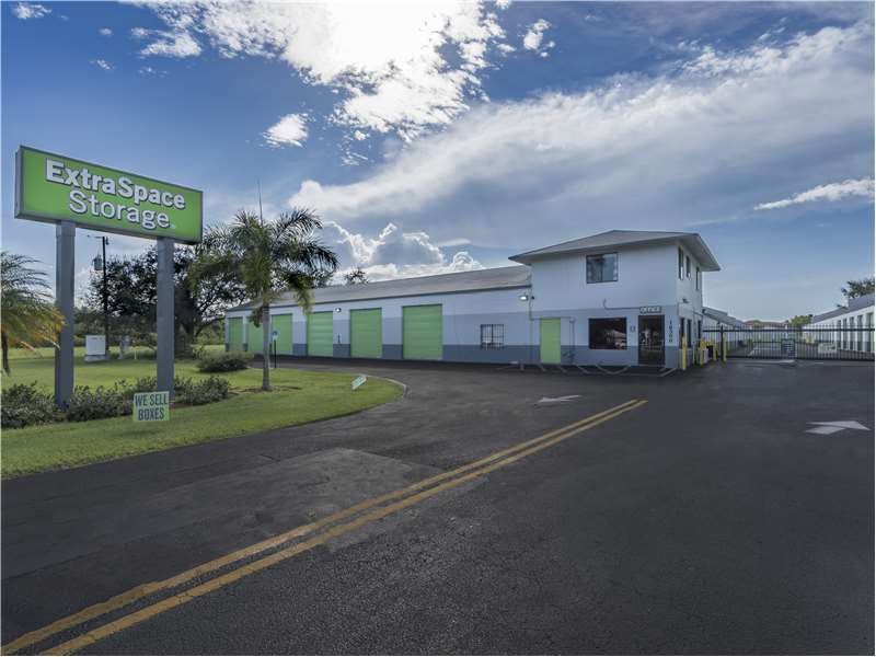 Extra Space Storage facility on 16590 San Carlos Blvd - Fort Myers, FL