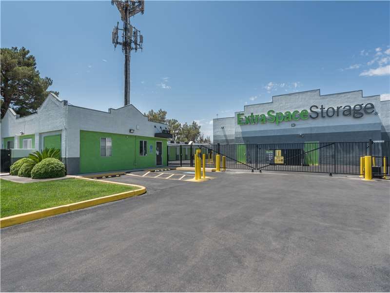 Extra Space Storage facility on 1399 N Rainbow Blvd - Las Vegas, NV