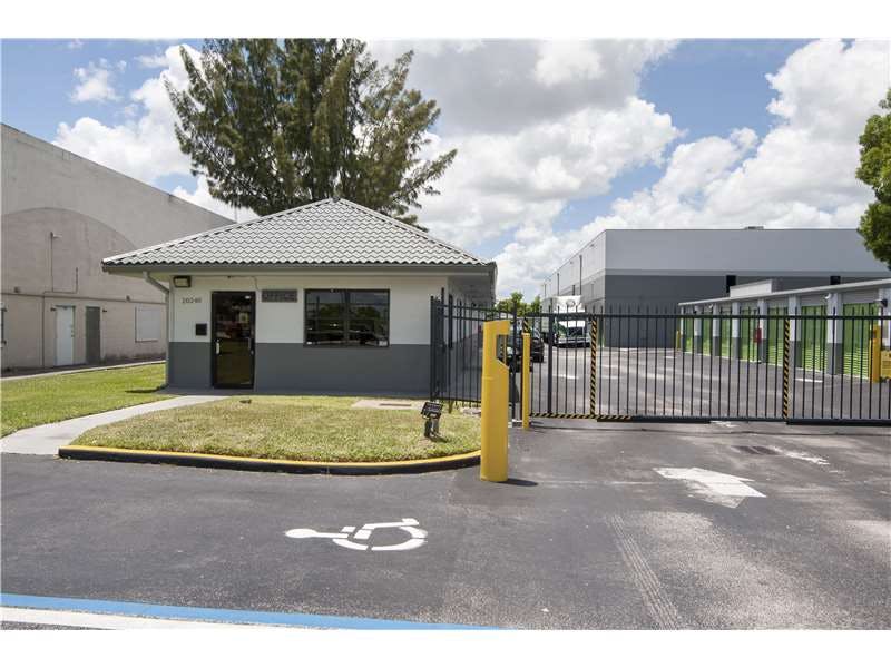 Extra Space Storage facility on 20240 NW 2nd Ave - Miami, FL